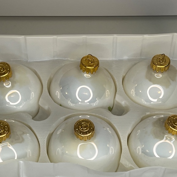 6 Vintage White Tree Ornaments Glass Balls Danson In Original Box 2.5” - Picture 5 of 14